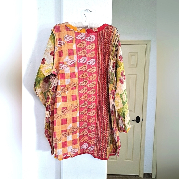 [Kantha] Quilted Reversabile Red Floral Patchwork Top Free Size - Picture 4 of 5
